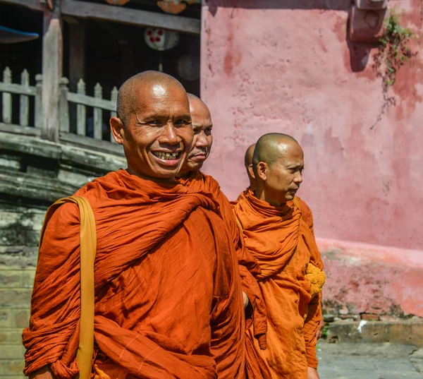 Hoi Vietnam Jan 2019 Buddhist Monks Visiting Hoi Ancient Town — Stock Photo, Image