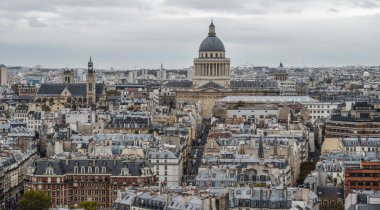 Onun tipik binalar ile havadan görünümü Paris. Paris sanat, moda, gastronomi ve kültür küresel bir merkezidir.