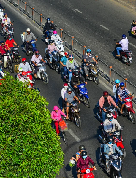 Saigon Vietnam Feb 2019 Persone Che Cavalcano Scooter Strada Saigon — Foto Stock