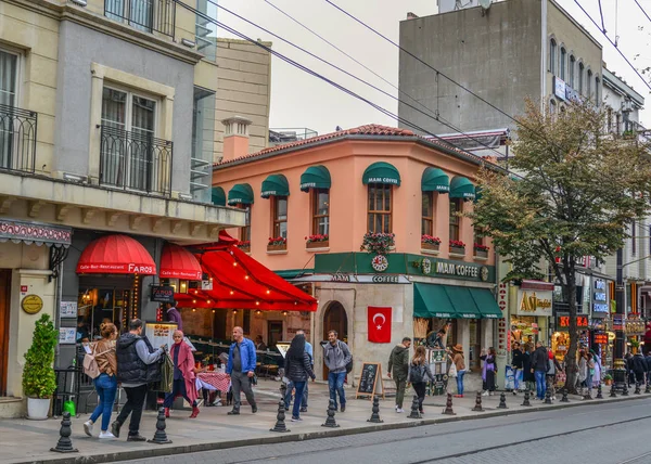 Estambul Turquía Septiembre 2018 Multitud Personas Caminando Por Vieja Calle —  Fotos de Stock