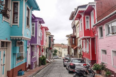 Istanbul, Türkiye - 27 Eylül 2018. Eski sokak, Istanbul, Türkiye. Tarihsel olarak Bizans ve Konstantinopolis bilinen Istanbul Türkiye'deki en kalabalık şehri olduğunu.