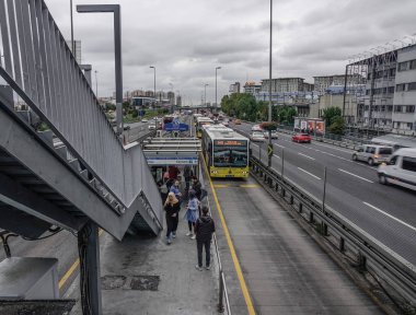 Istanbul, Türkiye - 28 Eylül 2018. Istanbul, Türkiye'de karayolu. Istanbul 12 milyon yabancı turist 2015 yılında dünya beşinci en çok ziyaret edilen şehir yapma karşıladı.