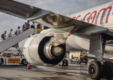 Istanbul, Türkiye - 30 Eylül 2018. Pegasus Hava Yolları Istanbul Sabiha Gökçen Airport (Saw adlı yerleştirme, Airbus A320neo uçak).