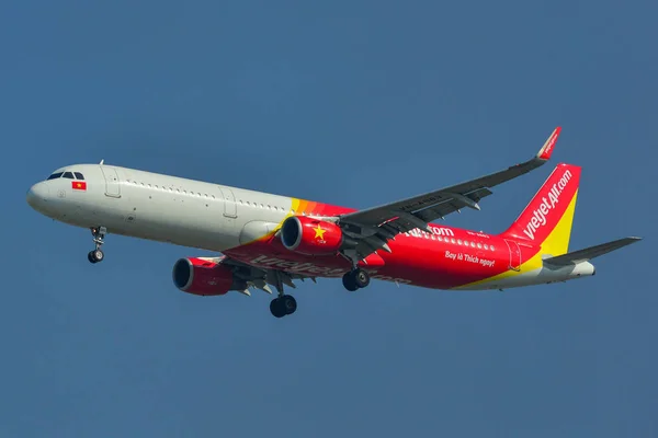 Saigão Vietnã Junho 2018 Avião Airbus A321 Vietjet Air Aterrissando — Fotografia de Stock