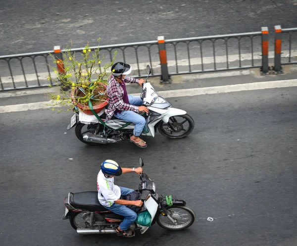 Saigon Vietnam Feb 2019 Persone Che Cavalcano Scooter Strada Saigon — Foto Stock