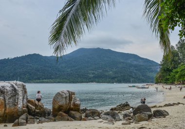 Koh Lipe, Tayland - 28 Nisan 2018. Deniz Koh Lipe, Tayland. Koh Lipe Andaman Denizi, beyaz kumlu plajları ve turkuaz mavi suları ile ünlü bir ada cenneti olduğunu.