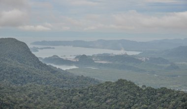 Langkawi Adası, Malezya Mountainscape. Langkawi, Malezya batı kıyısında 99 Adaları oluşan bir adalar olduğunu.