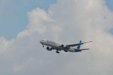 Bangkok, Tayland - 21 Nisan 2018. Kuwait Airways Bangkok Suvarnabhumi Uluslararası Havaalanı'nda (Bkk açılış Boeing 777-300er bir uçak).