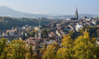 Bern, İsviçre Ortaçağ şehrin havadan görünümü. Bern tarihi eski şehir UNESCO Dünya Miras Listesi 1983 yılında oldu..