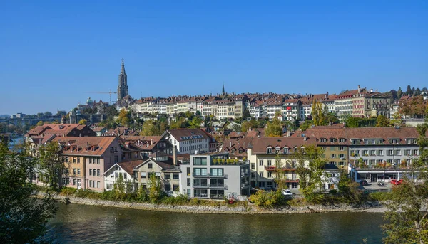 スイス ベルンのアーレ川に架かる古い都市センターと石橋 — ストック写真