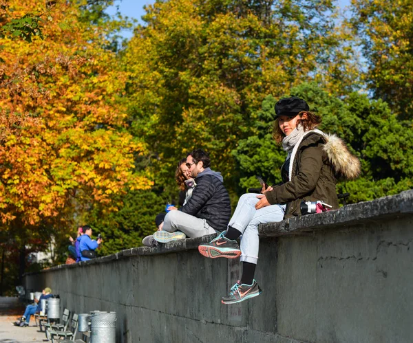 Berna Suiza Octubre 2018 Gente Disfrutando Parque Otoño Berna Suiza — Foto de Stock