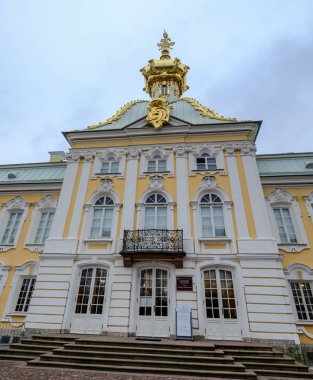 St. Petersburg, Rusya - 8 Ekim 2016. Görünümü Peterhof (Petrodvorets), St Petersburg, Rusya. 1917 Devrimi kadar Peterhof Çarlar köşkü oldu..
