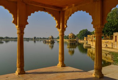 Jaisalmer, Hindistan göl Gadisar görünümünü