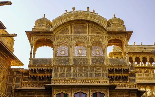 贾萨尔默堡的古老砂岩宫殿 贾萨尔默是印度拉贾斯坦邦的前中世纪贸易中心和贵族邦 — 图库照片