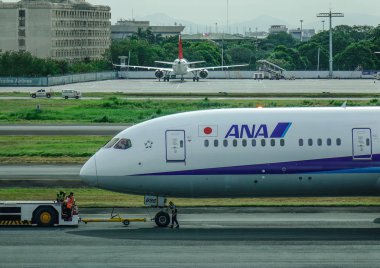 Manila, Filipinler - 4 Aralık 2018. Bir Boeing 787-9 Dreamliner ile tüm Nippon Manila NAIA Havaalanı (Mnl piste Taksilemek Airways (Ana)).