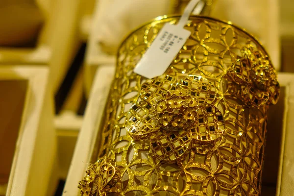 Uae 2018年12月6日 迪拜黄金市场 露天市场 一家珠宝店橱窗内的黄金首饰 — 图库照片