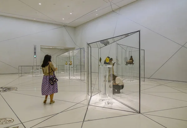 Абу Даби Оаэ Декабря 2018 Года Люди Посещают Музей Лувр — стоковое фото