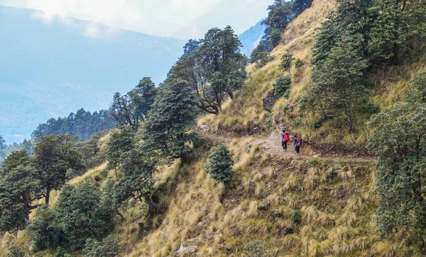 Couple Avec Sac Dos Marchant Sur Sentier Circuit Annapurna Trekking — Photo