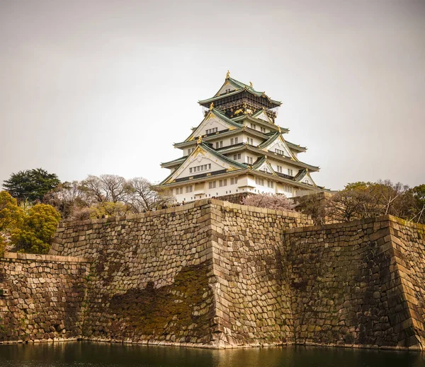 大阪城 大阪町 的景色 这座城堡是日本最著名的地标之一 — 图库照片
