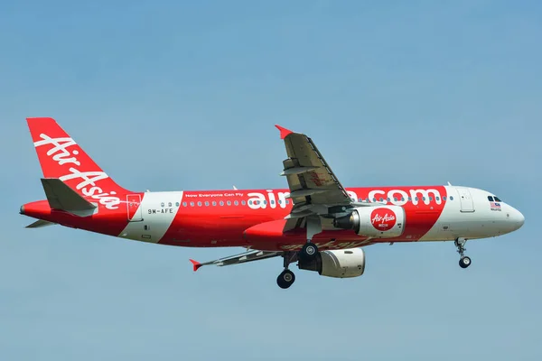 Kuala Lumpur Malasia Mayo 2018 Avión Airbus A320 Airasia Aterrizando — Foto de Stock