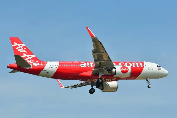 Kuala Lumpur Malasia Mayo 2018 Avión Airbus A320 Airasia Aterrizando — Foto de Stock