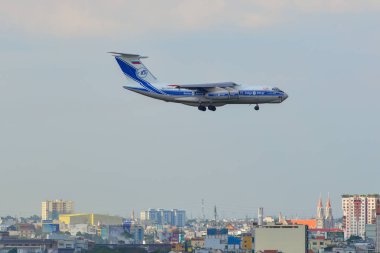 Saigon, Vietnam - 20 Kasım 2018. Volga-Dnepr Tan oğlu Nhat Havalimanı (Sgn) Saigon (Ho Chi Minh City'nda açılış Havayolları bir Ilyushin Il-76td uçak).