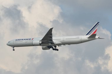 Bangkok, Tayland - 21 Nisan 2018. Bangkok Suvarnabhumi Airport (Bkk adlı iniş Air France Boeing 777-300er bir uçak)