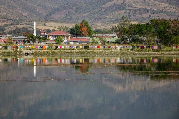 インレー湖で ミャンマーの風景です インレー湖 マンダレー ミャンマー南東部の真ん中に浅い湖 — ストック写真