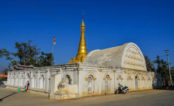 Nyaungshwe Barma Únor 2017 Bílý Chrám Shwe Yan Pyay Klášter — Stock fotografie