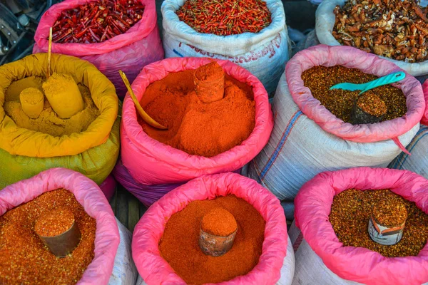 ミャンマー ヤンゴン現地で色のスパイス — ストック写真