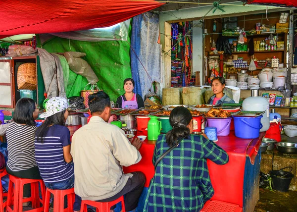 缅甸陶格 2018年2月8日 缅甸陶格依的当地餐馆 陶格是掸邦的首府 也是缅甸东部最大的城市 — 图库照片