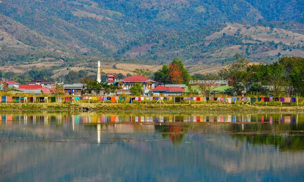 インレー湖で ミャンマーの風景です インレー湖 マンダレー ミャンマー南東部の真ん中に浅い湖 — ストック写真
