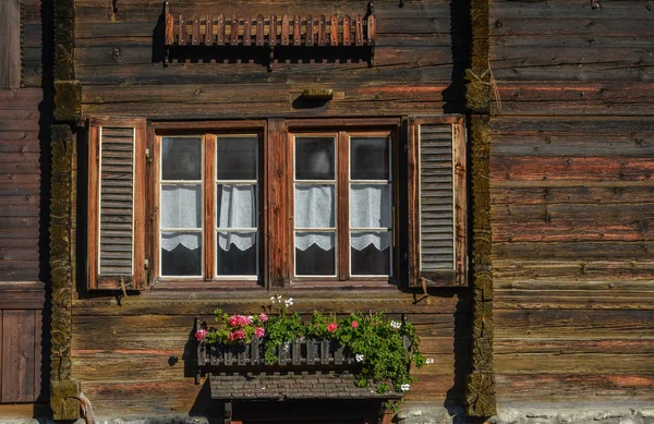 Detalhes Casa Madeira Aldeia Montanha Perto Lago Brienz Suíça — Fotografia de Stock