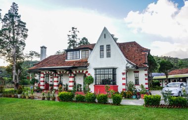Cameron Highlands, Malezya - 4 Nisan 2014. Cameron Highlands, Malezya yaz, dağda antik villalar.