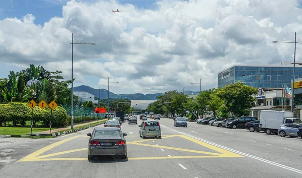Penang, Malezya - 21 Ağustos 2014. Penang, Malezya karayolu. Penang Malezya içinde yabancı yatırımcılar için en iyi yer olduğunu.