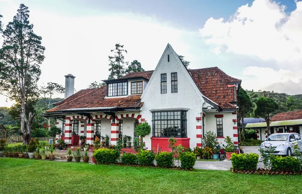Cameron Highlands, Malezya - 4 Nisan 2014. Cameron Highlands, Malezya yaz, dağda antik villalar.