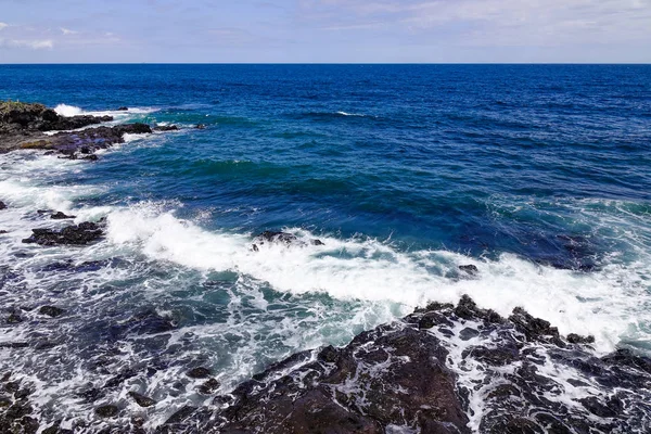 美丽的大海和悬崖在济州岛 — 图库照片