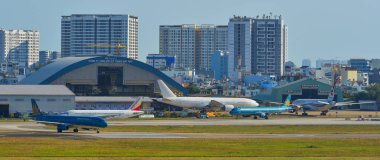 Saigon, Vietnam - 16 Şubat 2019. Tan Son Nhat Havaalanı (Sgn) Saigon (Ho Chi Minh City), Vietnam, pistte Taksilemek yolcu uçak.