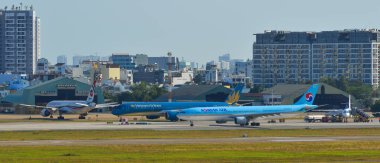 Saigon, Vietnam - 16 Şubat 2019. Tan Son Nhat Havaalanı (Sgn) Saigon (Ho Chi Minh City), Vietnam, pistte Taksilemek yolcu uçak.