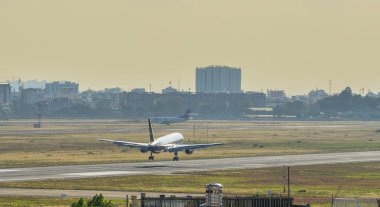 Saigon, Vietnam - 16 Şubat 2019. Titan Tan oğlu Nhat Havalimanı (Sgn) Saigon (Ho Chi Minh City), Vietnam'nda açılış Airways bir Boeing 757-200 uçağı.