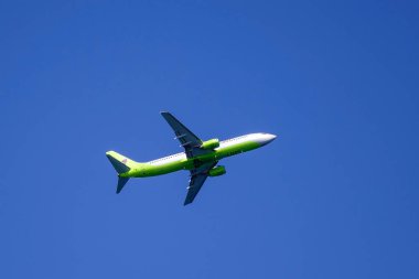 Jeju, Güney Kore - Eylül 20, 2016. Jin alarak-Jeju havaalanından (Cju) güneşli off hava bir Boeing 737-800 uçağı gün.