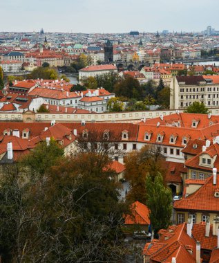 Eski Praha (Prague), Çek dili, havadan görünümü Prag Avrupa en büyüleyici, renkli ve güzel şehirlerinden biridir.