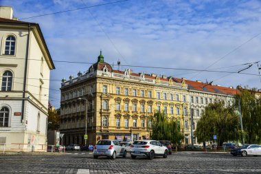 Prag, Çek - 26 Ekim 2018. Cadde görünümü Prag, Çek Cumhuriyeti. Başkenti ve en büyük Çek zengin kültür ve tarih ile Prag olduğunu.