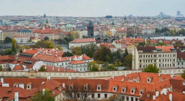 Eski Praha (Prague), Çek dili, havadan görünümü Prag Avrupa en büyüleyici, renkli ve güzel şehirlerinden biridir.