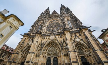 St. Vitus Katedrali Prag Kalesi Çek Cumhuriyeti'nde karmaşık. Kilisenin Avrupa'nın en zengin donatılmış katedraller biridir.