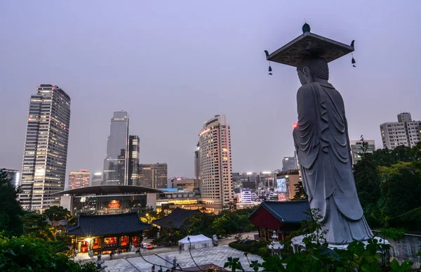 Seoul, Güney Kore - Eylül 15, 2016. Gangnam Seoul bölgesinde Bongeunsa Tapınağı. Bongeunsa 794 Kral Wonseong döneminde kuruldu..