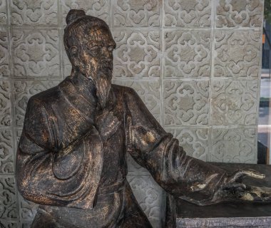 Chengdu, Çin - 20 Ağustos 2016. Çince yaşlı adam heykeli, Chengdu, Çin tarihi kent. Güneybatı Çin Sichuan eyaletinin Chengdu başkentidir.