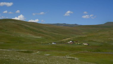 Dağ manzarası Garze Tibet Özerk Bölgesi, Sichuan, Çin.