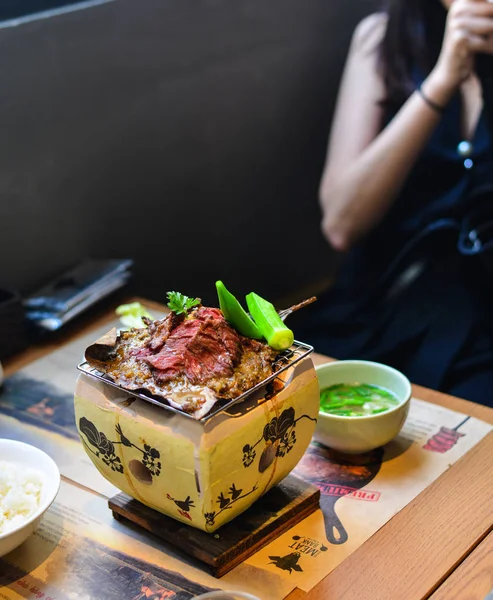 Geleneksel füme Barbekü Japon restoranında beef Tokachi (wagyu).
