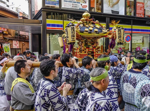 Tóquio Japão Maio 2017 Procissão Festival Mikoshi Matsuri Tóquio Japão — Fotografia de Stock